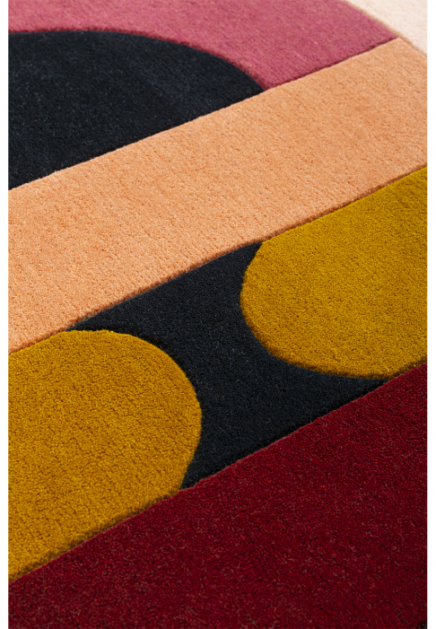 RUG-MINOTOR-NEF-SIENNE_detail1.jpg Rug with geometric lines, nef shape, close-up