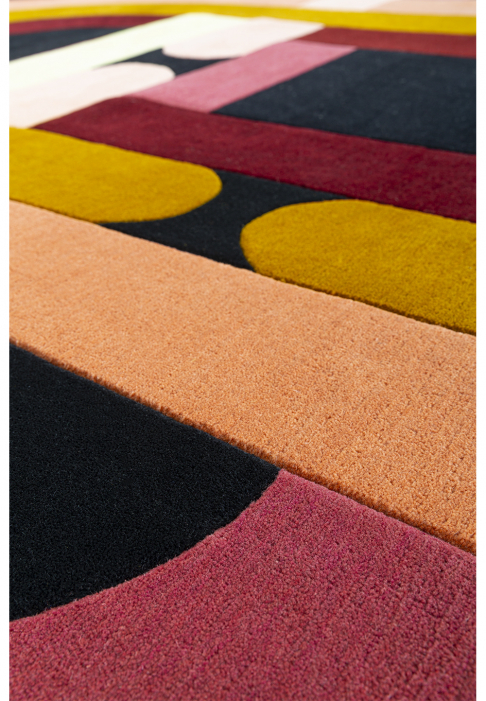 RUG-MINOTOR-NEF-SIENNE_detail2.jpg Rug with geometric lines, nef shape, close-up