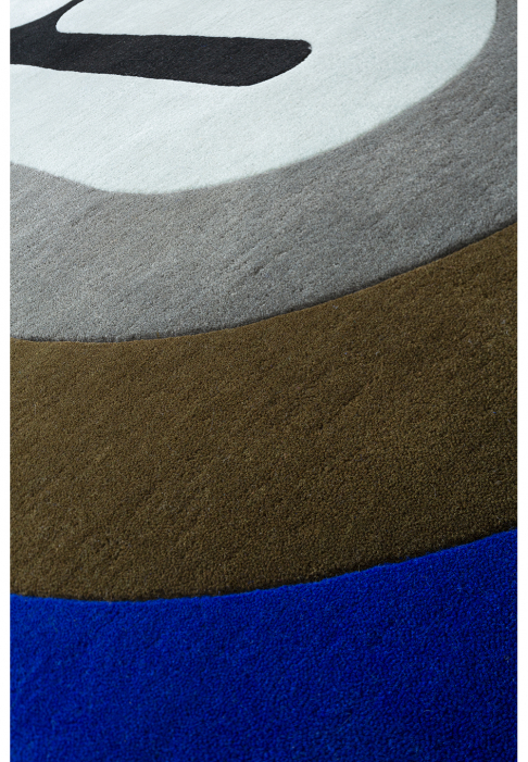 Tapis oblong à lignes géométriques, détail gros plan