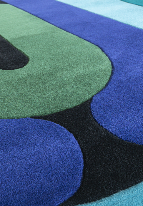 RUG-MINOTOR-OBLONG-EMERAUDE-detail1.jpg Rug with geometric lines, oblong shape, close-up