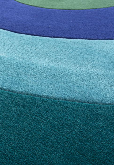 RUG-MINOTOR-OBLONG-EMERAUDE-detail3.jpg Rug with geometric lines, oblong shape, close-up