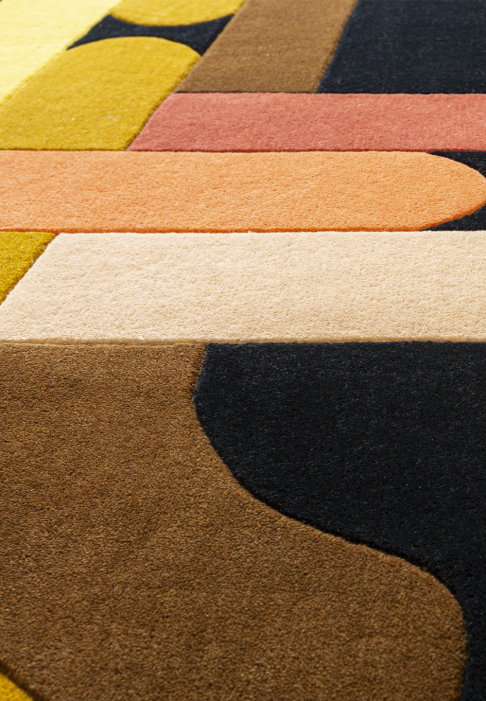 TAPIS-MINOTOR-NEF-AMBRE-detail1.jpg Tapis nef à lignes géométriques, détail gros plan