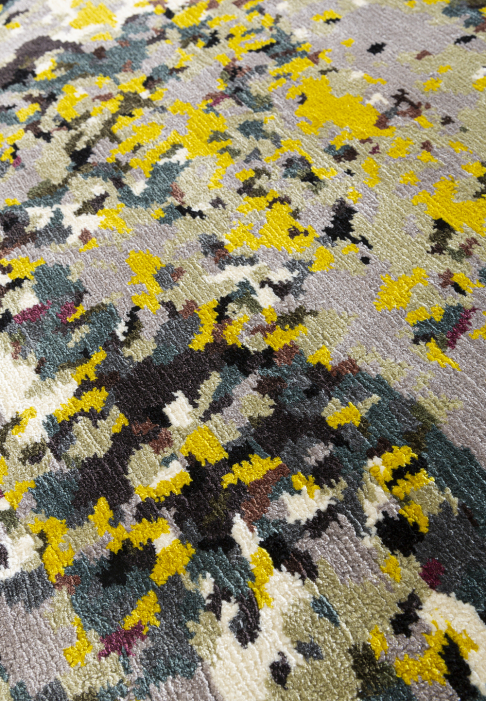 RUG-BRICKS-ROND-QUARTZ-detail2.jpg A Rug where dreamlike visions and faraway worlds intertwine, close-up