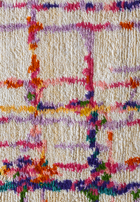 Tapis avec lignes horizontales et verticales multicolores, gros plan