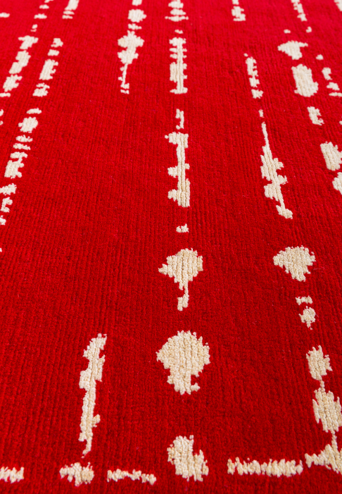 Tapis graphique rouge et blanc, gros plan