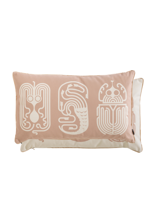 COUSSIN_BESTIAIRE_TRIBUS_camee_1.jpg Rectangular cushion with 3 creatures pattern