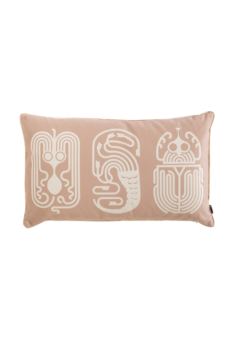 COUSSIN_BESTIAIRE_TRIBUS_camee_2.jpg Rectangular cushion with 3 creatures pattern