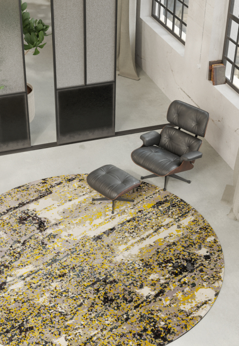 TAPIS-BRICKS-ROND-QUARTZ_scene.jpg Bricks Rug with armchair