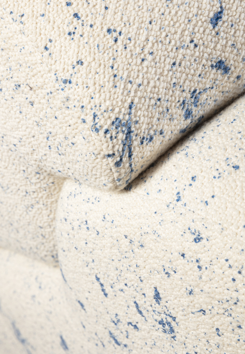 Fauteuil iceberg tissu moucheté bleu détail